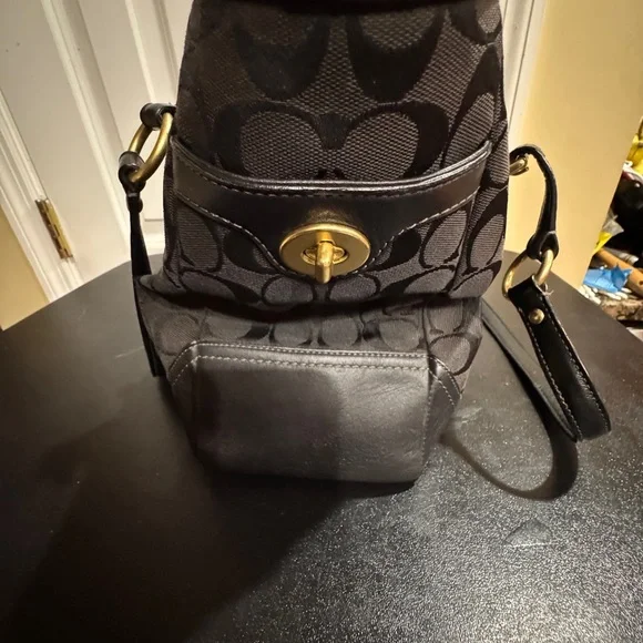 Coach Black Signature Tote 10831 - Picture 4 of 9